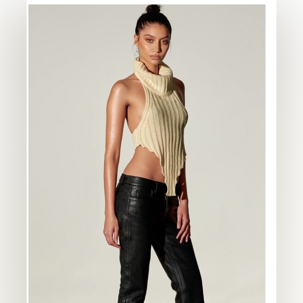 Local European cropped sweater size small